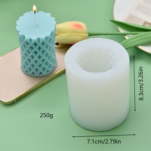 Cylindrical grid silicone mold for DIY candles with dimensions 8.3x7.1cm and 250g capacity