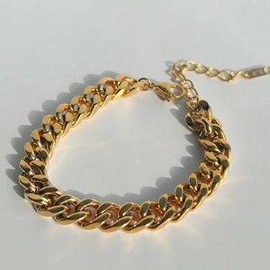 Detailed close-up of 18k gold plated Cuban link bracelet with K18 engraved tag