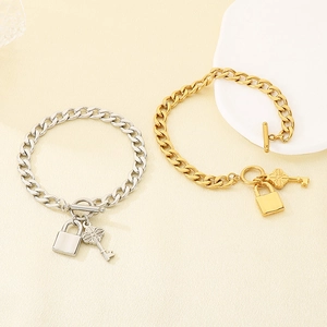 Colliers en acier titane avec boucle OT et pendentifs clé et cadenas en or et argent