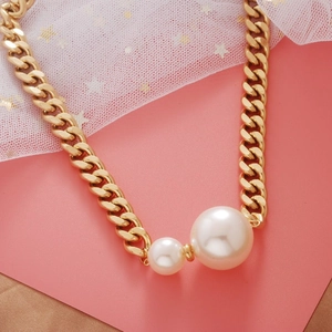 Vintage 18k gold plated Cuban chain necklace with elegant white double pearls pendant