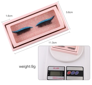 Self-adhesive false eyelashes with blue glitter eyeliner and weight measurements