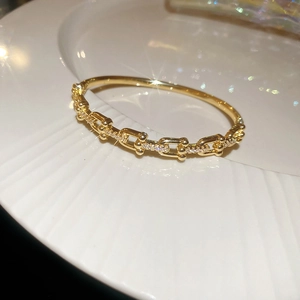 Detailed close-up of 18k gold plated U-link bracelet with sparkling pavé cubic zirconia