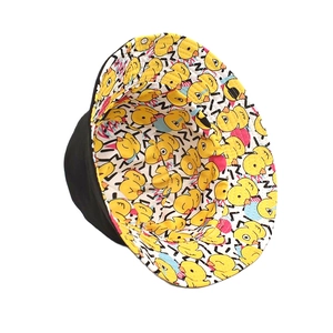 Bob réversible noir avec motif de canard jaune pour protection solaire et style de mode