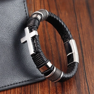 Bracelet en Cuir Tressé Noir Punk Vintage pour Hommes Avec Pendentif Croix en Acier Inoxydable Fermoir Magnétique Bijoux