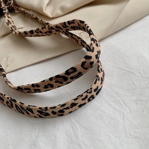 Detail of leopard print canvas strap featuring high-quality fabric texture and stitching