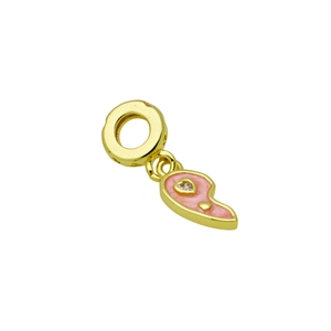 Détail d'un pendentif en plaqué or rose avec émail rose et petit cristal brillant