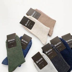 Men's breathable combed cotton crew socks in multiple colors with ribbed texture