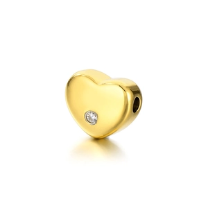 Pendentif cœur doré avec cristal incrusté pour création de bijoux sur fond blanc