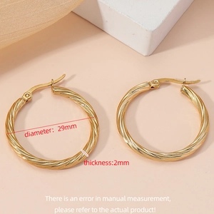 Golden twisted hoop earrings in stainless steel with 29mm diameter and 2mm thickness