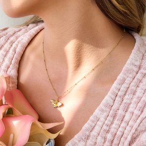 Elegante goldene Bienenkette mit Zirkonia-Flügeln und feiner Satellitenkette für Damen