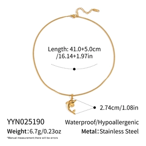 Détails et dimensions du collier dauphin en acier inoxydable plaqué or 18 carats
