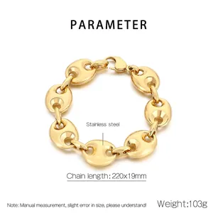 Dettaglio del bracciale a catena a grani di caffè in acciaio inossidabile placcato oro 18K