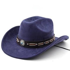 Dettaglio cappello da cowboy in pelle scamosciata blu con fibbia in metallo turchese