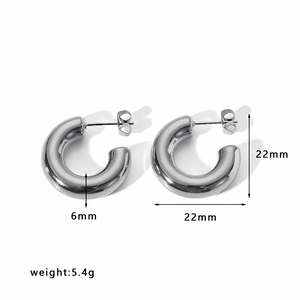 Detail view of silver C-hoop earrings with 22mm diameter and 5.4g weight measurements
