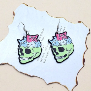 Boucles d'oreilles créatives d'Halloween en acrylique avec crâne de chat coloré