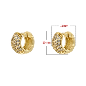 Orecchini a cerchio in oro 18K con zirconi bianchi dalle dimensioni di 11mm x 10mm