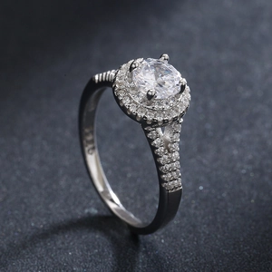 Elegant S925 sterling silver four-prong halo ring with 1 carat round gemstone