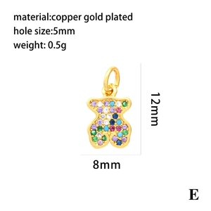 Détail d'un pendentif ours plaqué or 18K avec zircon coloré et dimensions 12mm x 8mm