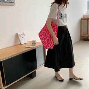 Pink leopard print tote bag paired with white T-shirt and black high waist skirt