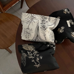Three-piece set of Chinese style jacquard fabric makeup bags in black and white patterns