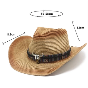 Détail du chapeau de paille western avec ornement de tête de vache et mesures