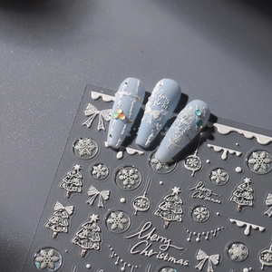 Adesivi per unghie 3D a rilievo con fiocchi di neve bianchi e alberi di Natale decorati