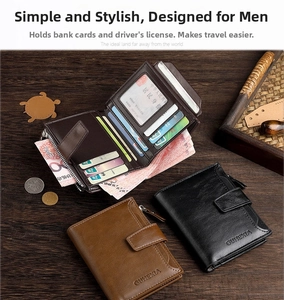 Dettaglio del portafoglio in pelle vintage con scomparti per carte e zip in metallo