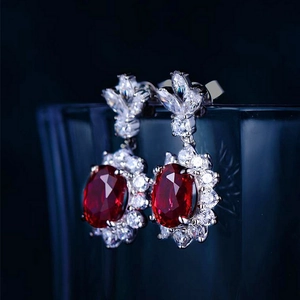 Orecchini pendenti lussuosi in argento S925 con rubino sangue di piccione e design floreale
