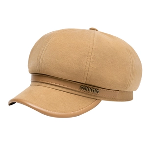 Oktonale Schirmmütze in Camel mit edler Wolltextur und goldenem Logo-Detail