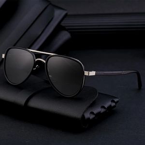 Polarized pilot sunglasses for men with silver frames on black leather case