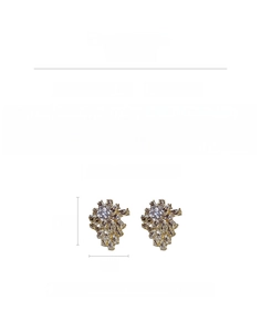 Detailed size specifications for flower stud earrings with crystals and silver needles