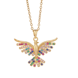 Collier avec pendentif aile d'ange plaqué or 18 carats et oxydes de zirconium colorés