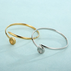 Minimalist open bangle with round setting for DIY gemstone inlay in gold and silver finish
