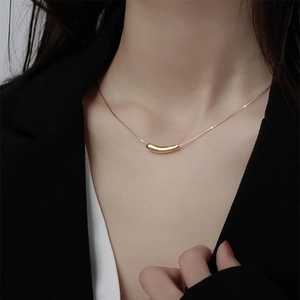 Minimalist gold curved bar necklace for women featuring a polished dainty choker design