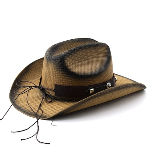 Vue détaillée d'un chapeau de cowboy en paille avec bandeau cuir et rivets étoiles