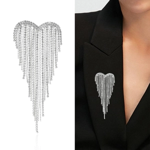 Lussuosa Spilla a Cuore in Lega con Strass e Nappe Elegante Spilla per Abito con Frange a Catena Lunga per Donna Accessori Moda