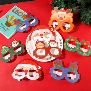Lunettes de Noël colorées en papier avec motifs Père Noël et renne pour les fêtes