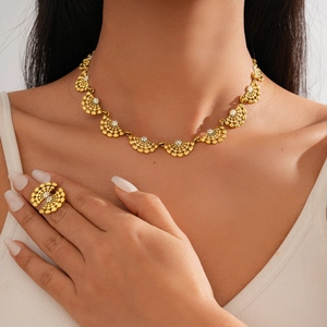 Parure De Bijoux Luxe En Alliage Strass Collier Forme Éventail Évidé Et Boucles D'oreilles Pour Femmes Élégant Géométrique