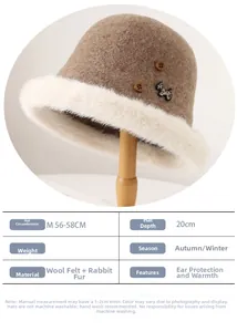 Dettaglio cappello cloche in lana con pelliccia di coniglio, logo cucciolo e dimensioni