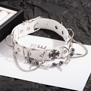 Collier ras du cou en cuir blanc style punk avec pendentif croix et chaînes métal