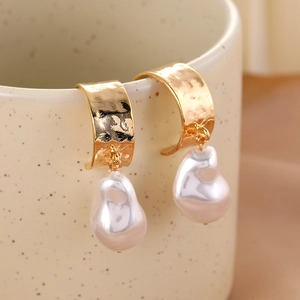 Artificial Baroque Pearl Earrings French Vintage Hammered Texture Gold Plated Copper U-Shaped Drop Jewelry For Women