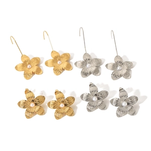Vintage 18K gold and silver floral earrings with pearl center and brushed metal texture