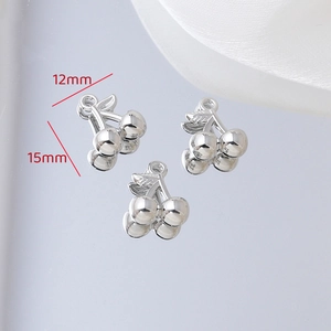 Pendentifs cerise en argent pour bijoux, dimensions 12 mm de large et 15 mm de haut