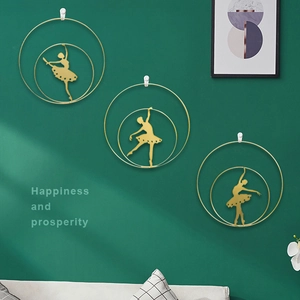 Dreiteiliges Wanddeko-Set mit goldenen Balletttänzerinnen im nordischen Design