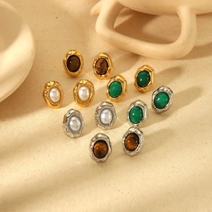 Boucles d'oreilles organiques en pierre naturelle avec acier inoxydable plaqué or 18k