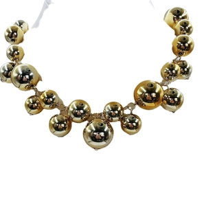 Collier plastron élégant avec perles dorées polies de tailles dégradées pour un look chic