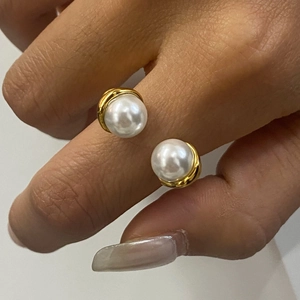 Minimalist 18k gold plated stainless steel open ring with double white pearls