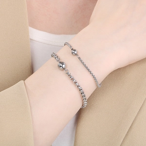 Vielseitiges Edelstahl Armband Set mit Magnetverschluss für Herren und Damen am Anzug