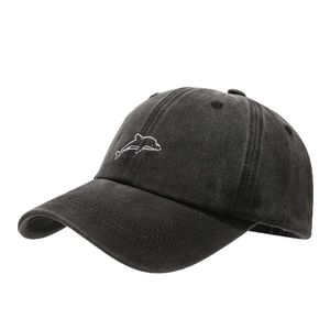 Vintage Baseballkappe aus gewaschener Baumwolle mit Delfin-Stickerei und gebogenem Schirm
