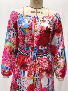 Detail of floral printed maxi dress with V-neck, elastic long sleeves and waist pattern